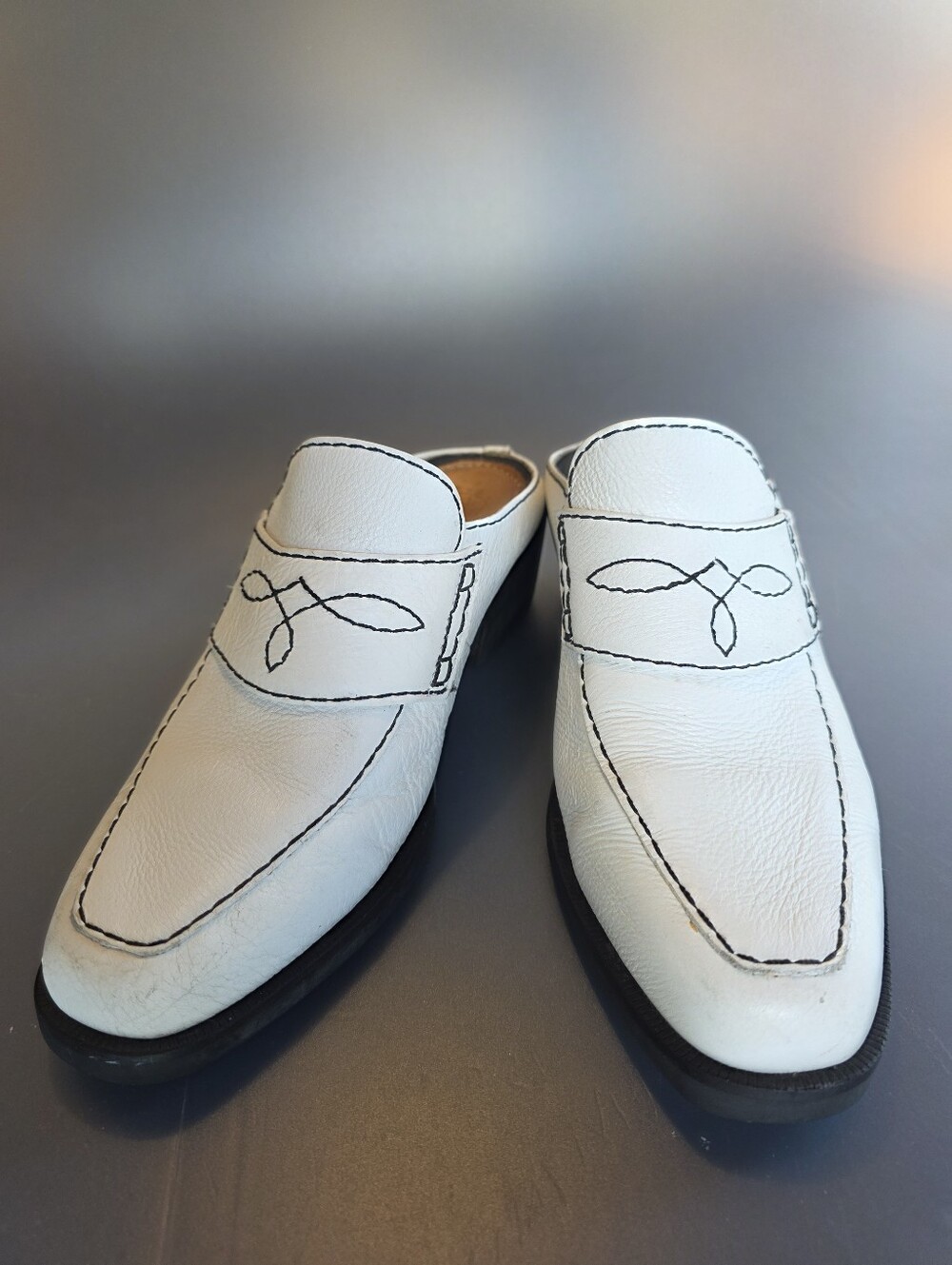 Ariat White Leather Backless Loafer / Mule / Clog With Contrast Stitching 6.5